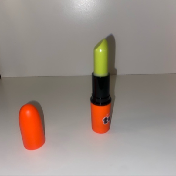 Max trolls lipstick can’t be tamed - Picture 3 of 4